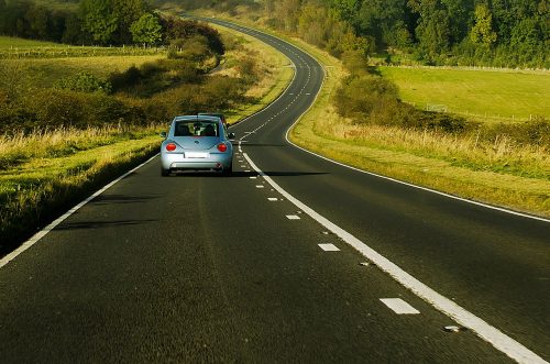 海外旅行中の運転イメージ画像